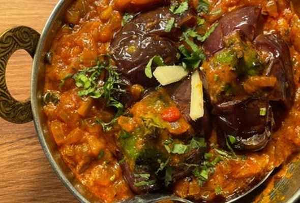 Karaikudi Aubergine Garlic Kozhambu (Vegan)