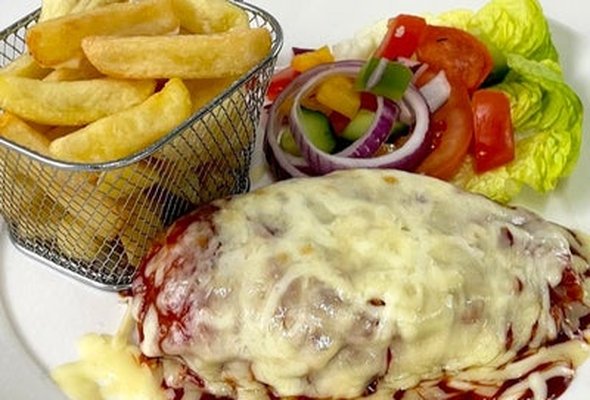 -Hunters chicken, chips and side salad