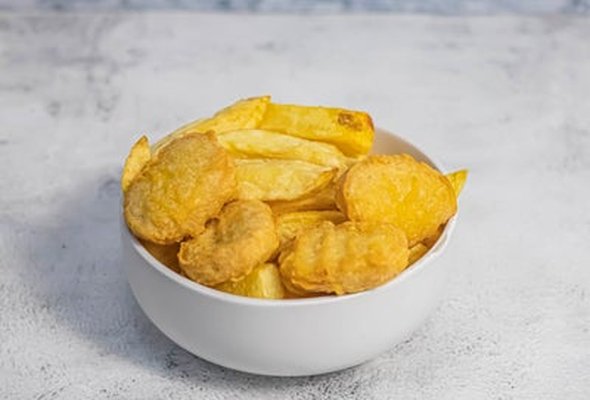 4Pc Chicken Nuggets & Chips (Kids)