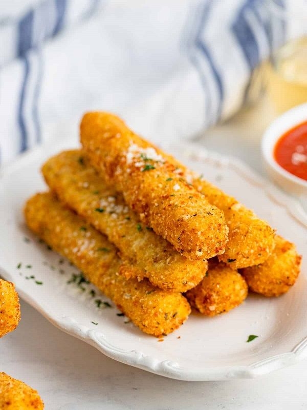 Mozzarella Sticks with chilli sauce